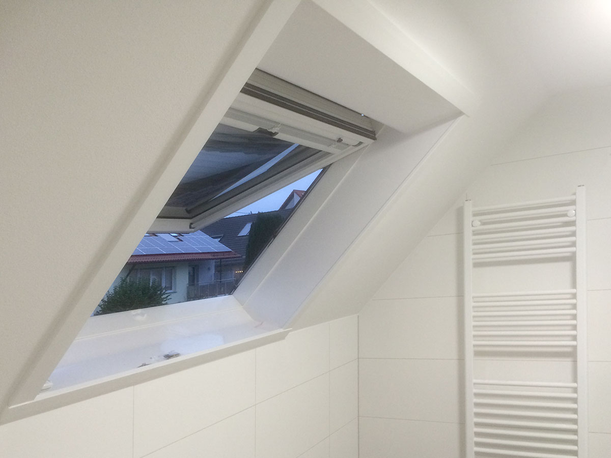 Roto Designo Hoch-Schwingfenster, Höfingen